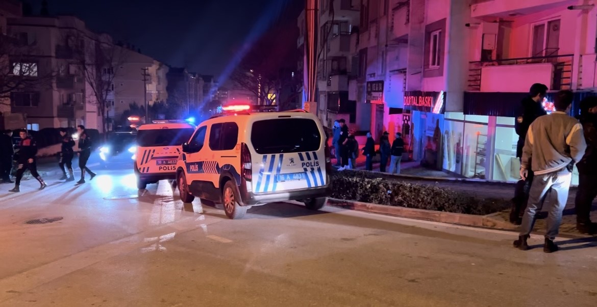 Bursa’da Husumetlilerine Kurşun Yağdırdı, 2 Yaralı (1)