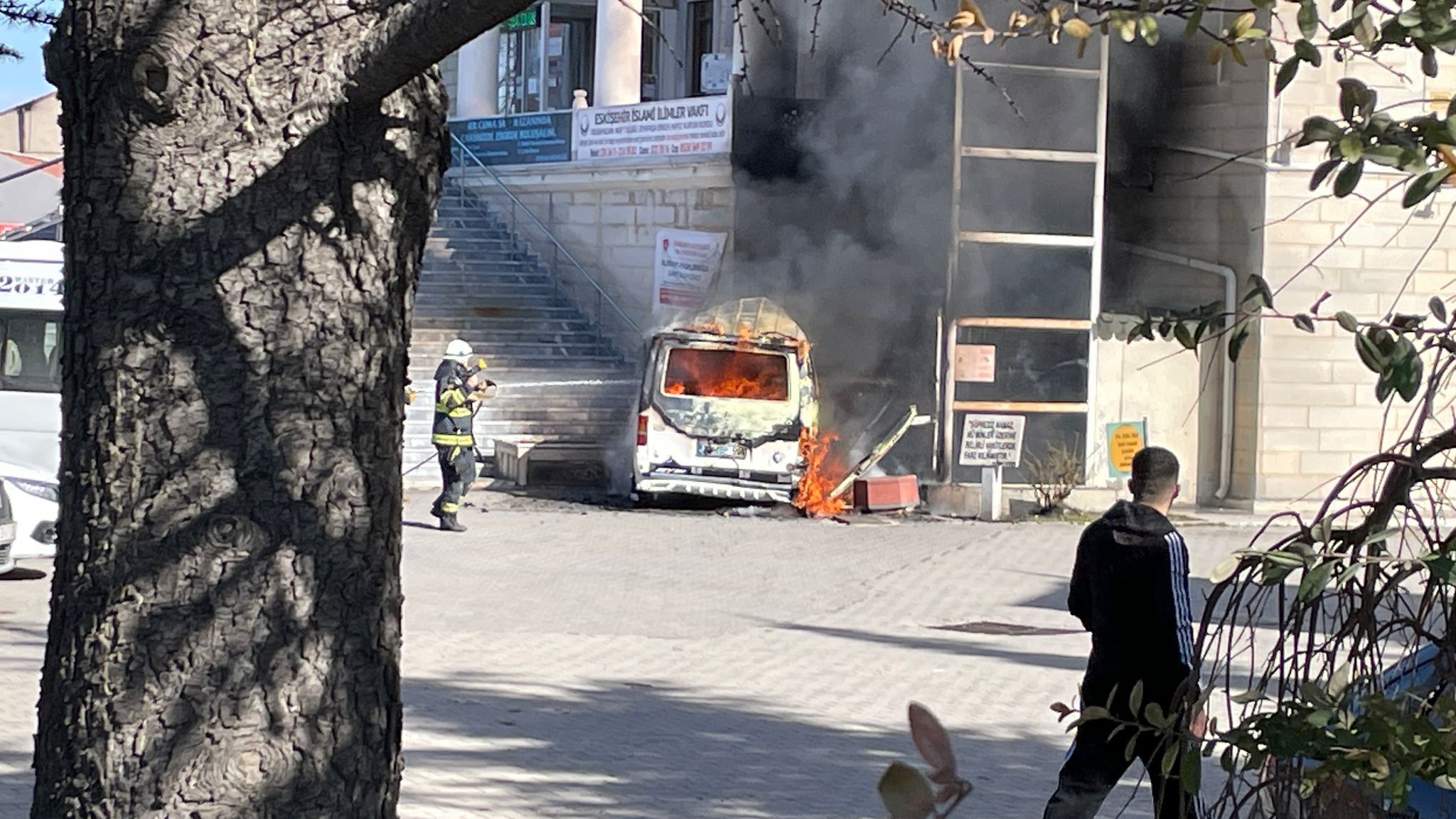 Eskişehir'de İçinde 4 Çocuk Olan Araç Cayır Cayır Yandı! (2)