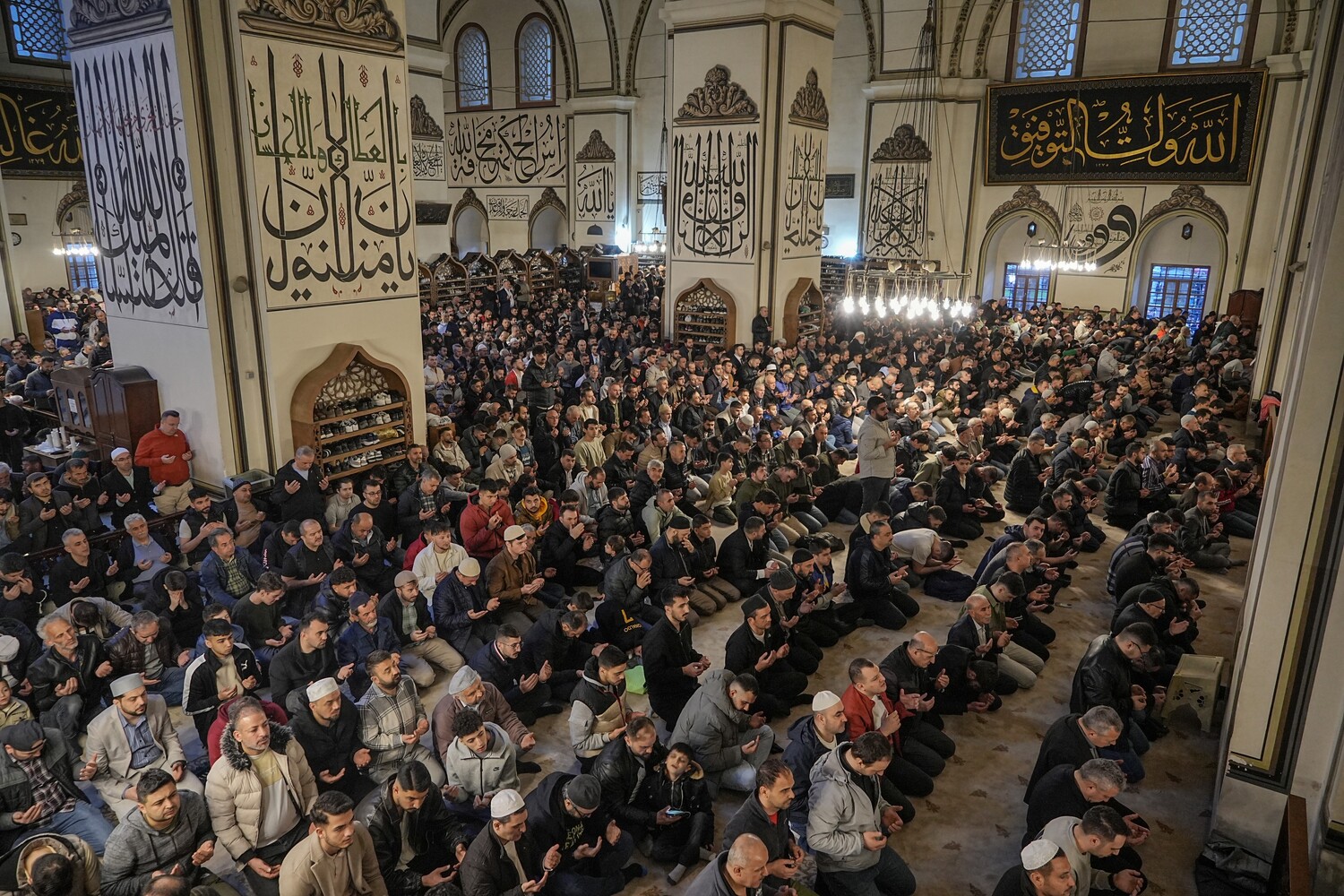 Gencgazete Bursalılar Bayram Namazında Tarihi Camilere Akın Etti Ulucami (7)-1