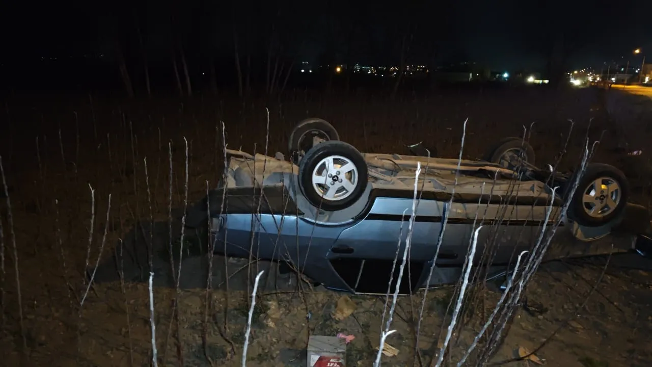 İnegöl'de Kontrolden Çıkan Otomobil Tarlaya Uçtu! (1)