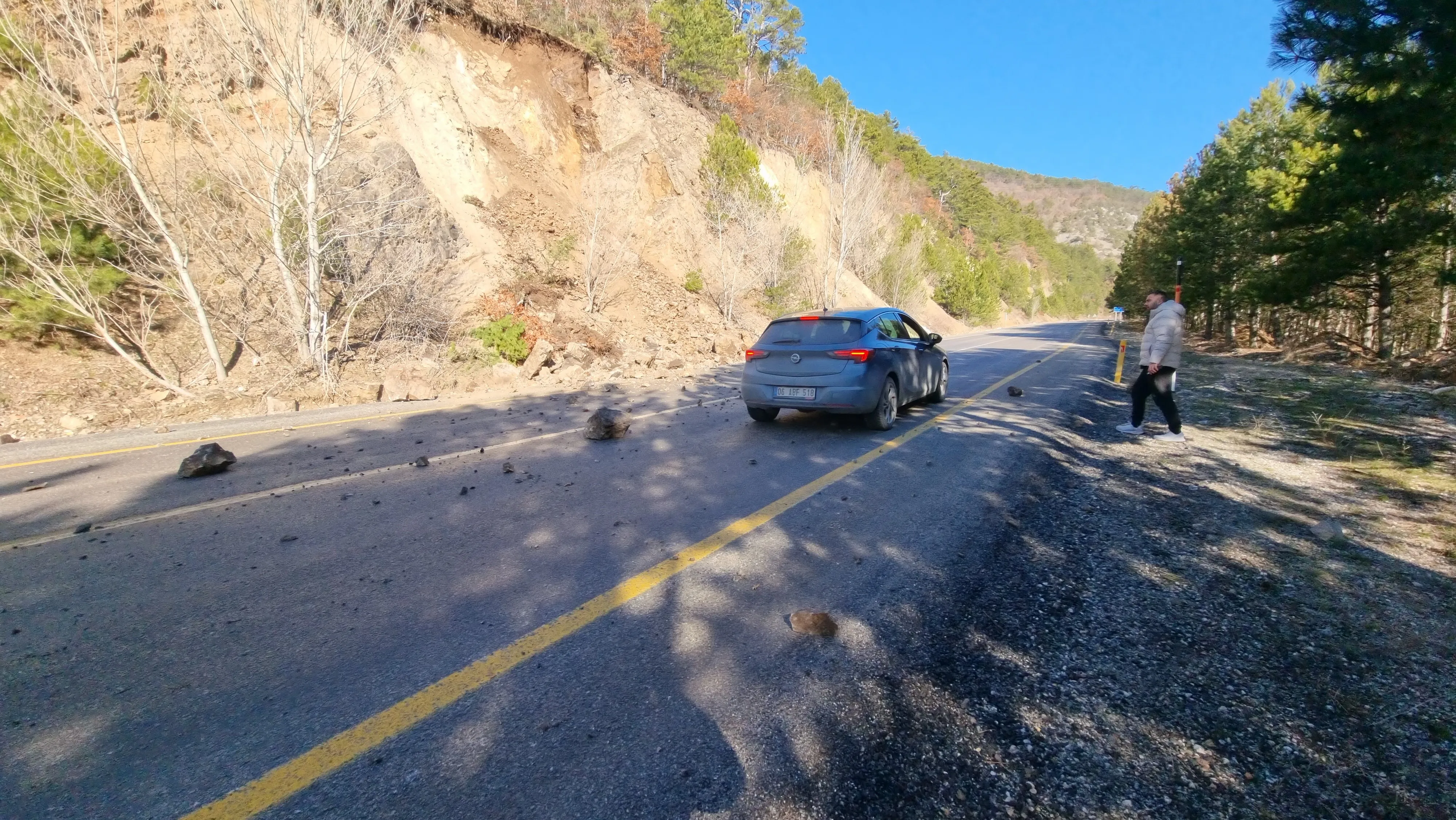 İnegöl'de O Yoldan Geçenler Dikkat! Heyelan Tehlikesi Var! (2)