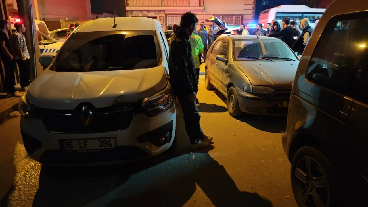 İnegöl’de Polisten Kaçan Araç 3 Araca Çarpıp Kayboldu! (3)