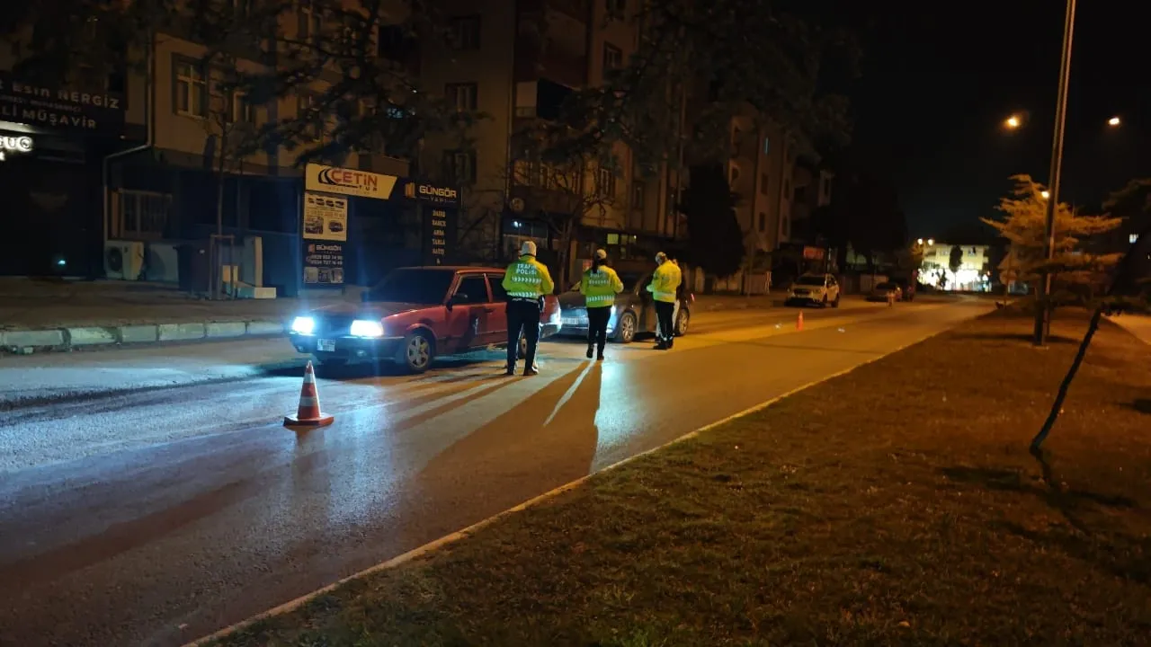 İnegöl'de Trafik Uygulamasında 100 Araç Kontrol Edildi (3)