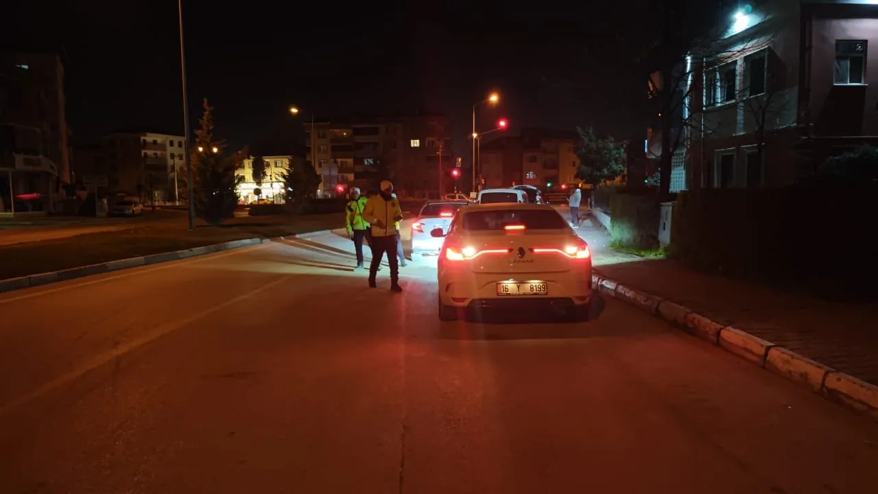 İnegöl'de Trafik Uygulamasında 100 Araç Kontrol Edildi (4)
