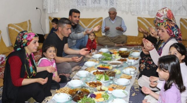 Kalp Hastaları Dikkat! İftarda Yapılan Hatalar Hayati Risk Taşıyor! (1)