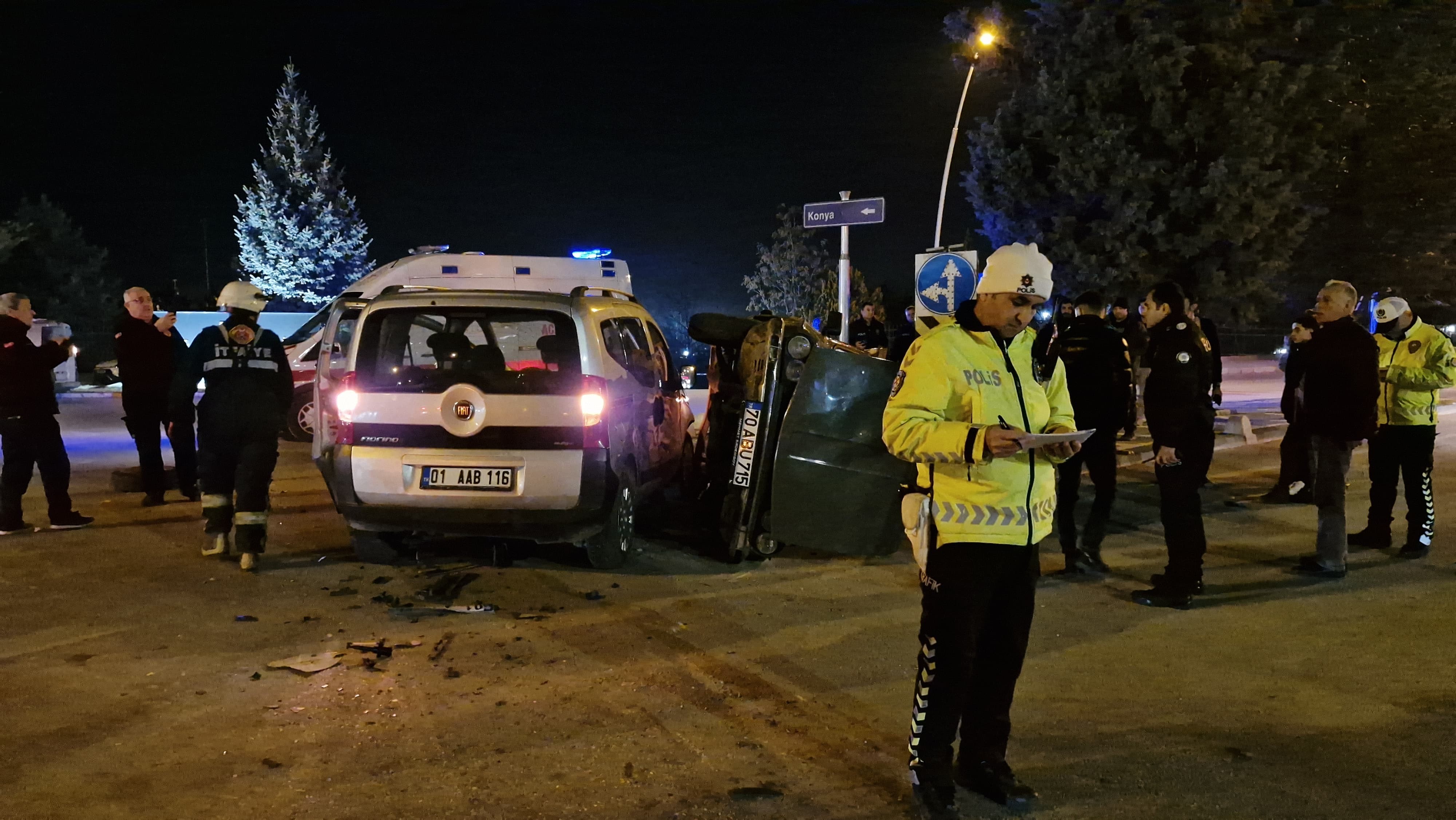 Karaman’da Kavşakta Feci Kaza Otomobil Yan Yattı, 4 Kişi Yaralandı (2)