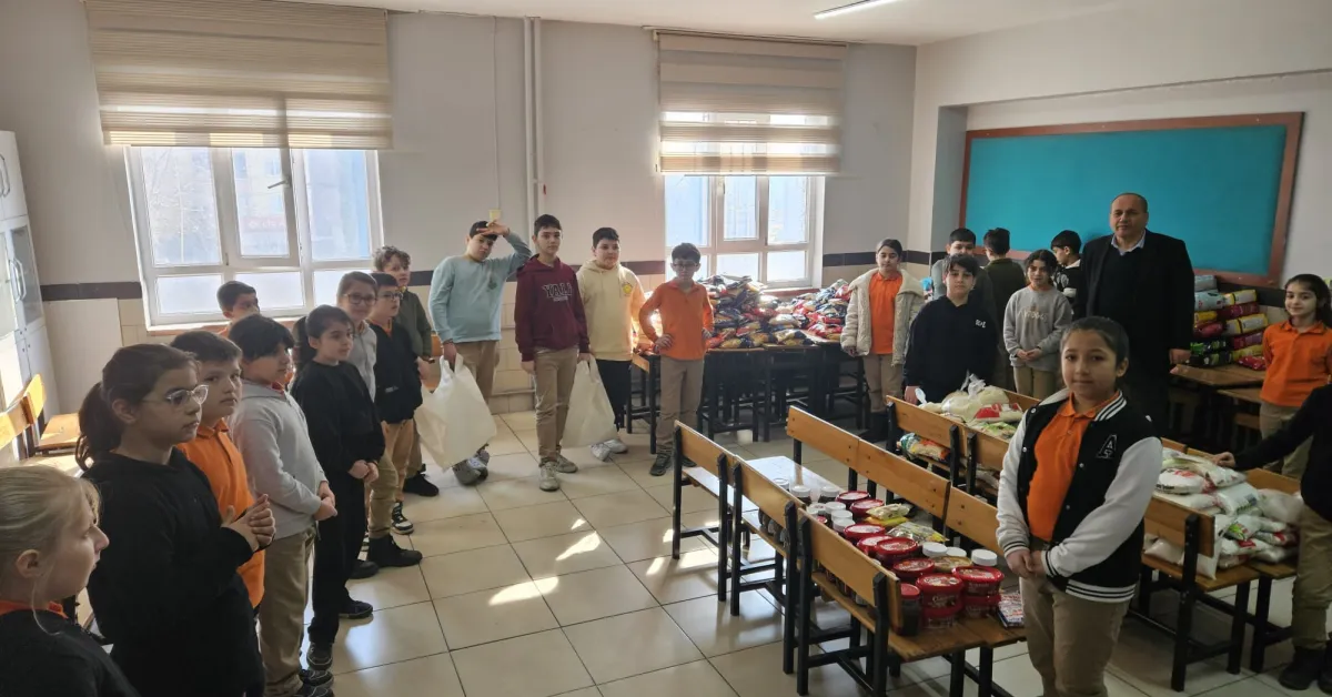 Müşerref Muzaffer Samda İlkokulu’ndan Ramazan Kolisi Yardımı (2)