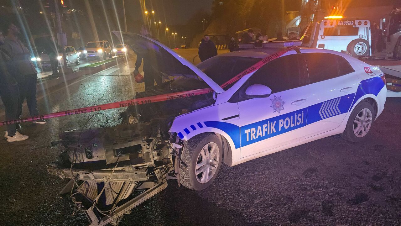 Polis Aracı, Üç Araç Çarpıştı! 2’Si Polis 4 Yaralı (3)