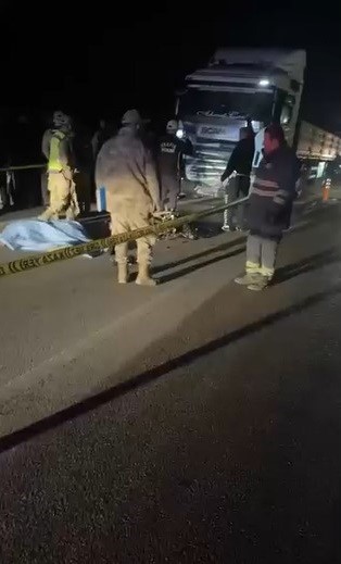 Tırla Çarpışan Motosikletteki 2 Genç Hayatını Kaybetti (2)
