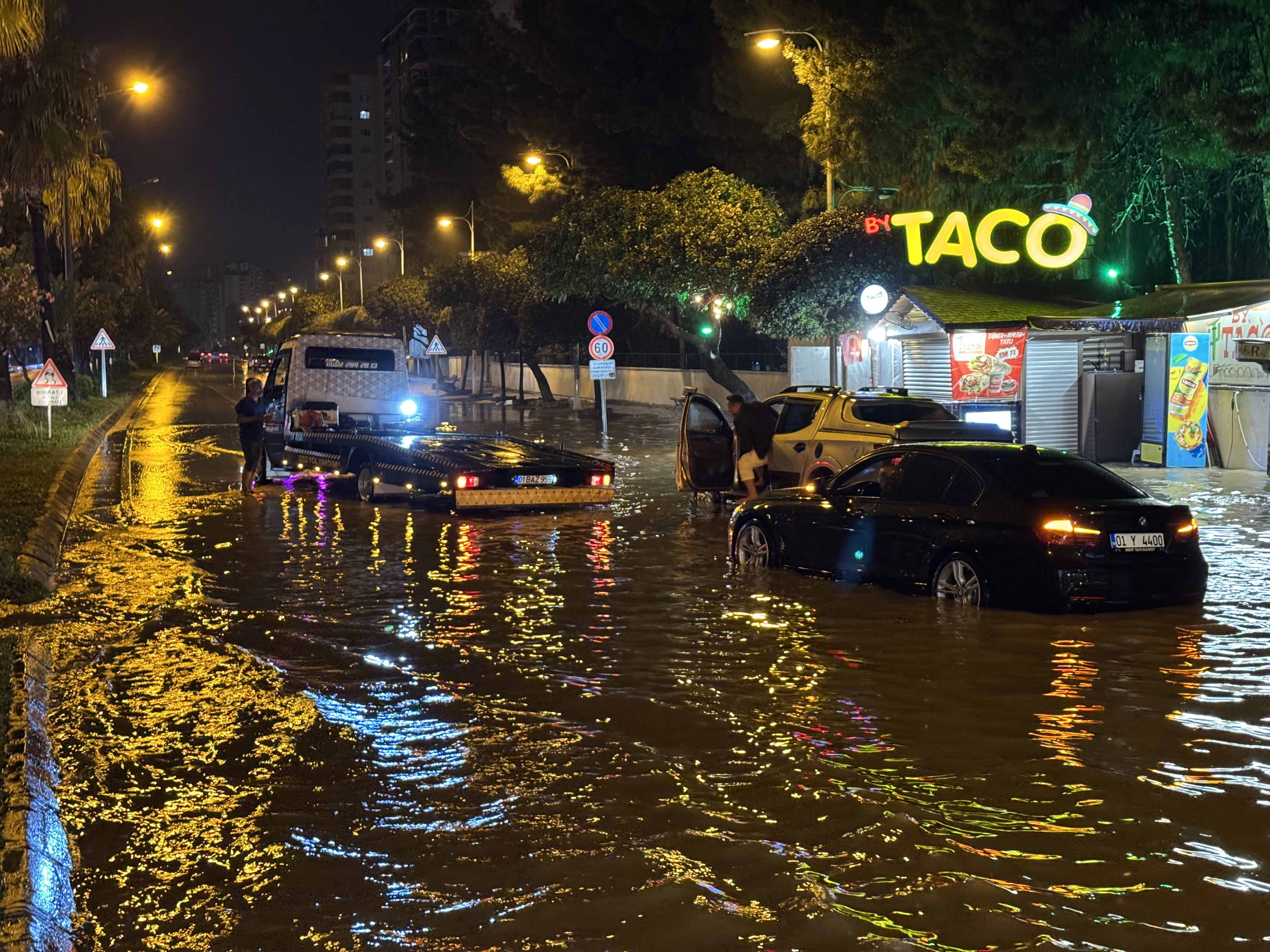 Adana’da Sağanak Etkili Oldu Cadde Ve Sokaklar Suyla Doldu (2)