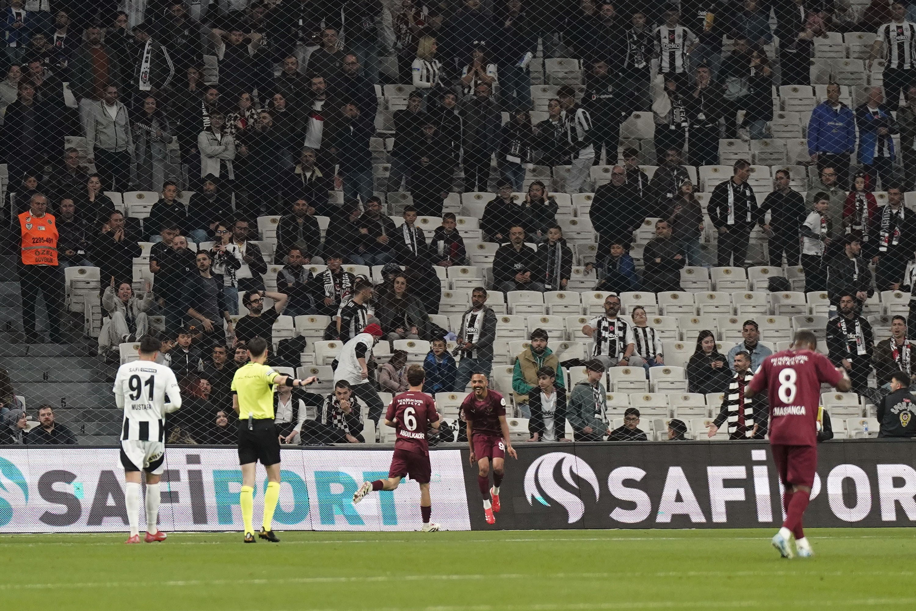 Beşiktaş, Hatayspor'u Farklı Mağlup Etti! (1)