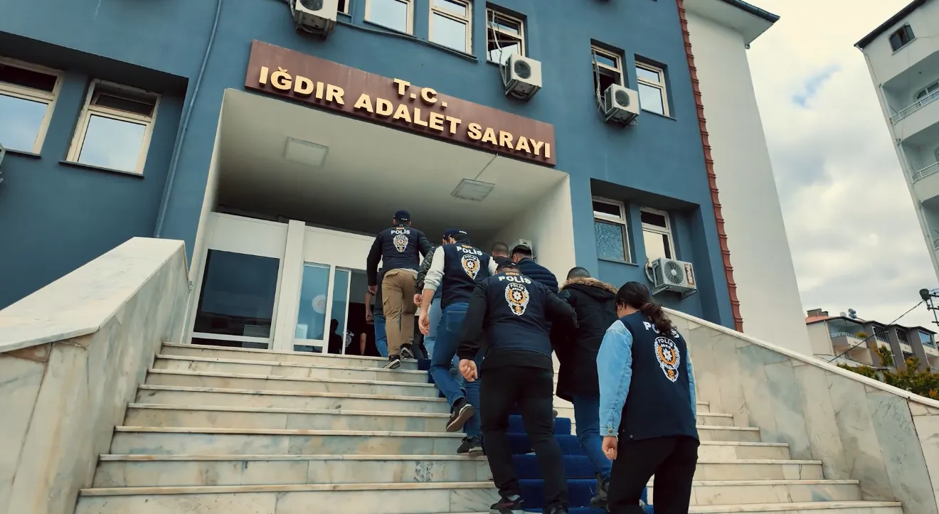 Bursa Dahil 12 İlde Yasa Dışı Bahis Operasyonu 1.7 Milyarlık Bahis Ağı Çökertildi (1)
