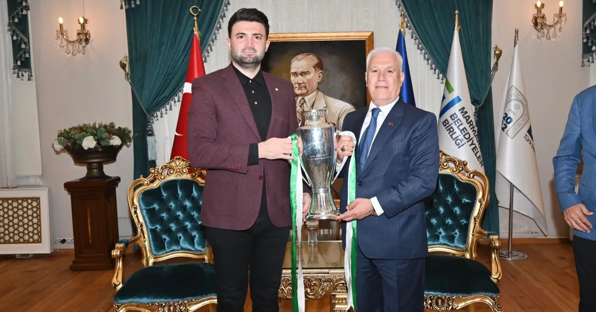 Bursaspor Şampiyonluk Kupasını Başkan Bozbey'e Götürdü 'Hedef Süper Lig' (2)