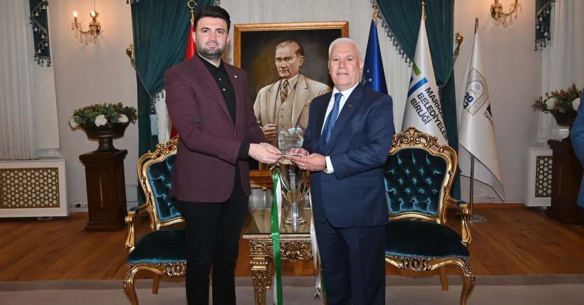 Bursaspor Şampiyonluk Kupasını Başkan Bozbey'e Götürdü 'Hedef Süper Lig' (3)