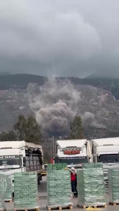 Depremzedeleri Tedirgin Eden Patlamayla Mahalle Toz Bulutu Altında Kaldı (4)