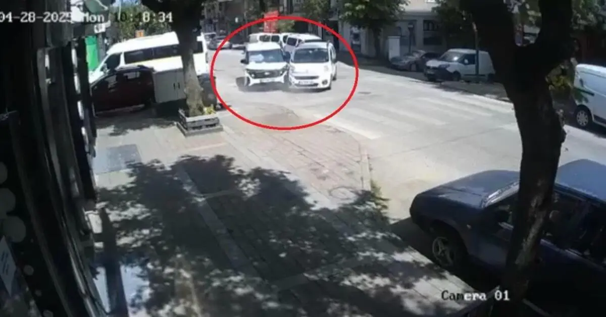 Genç Gazete Bursa Dikkatsiz Çıkış Kazaya Yol Açtı 2