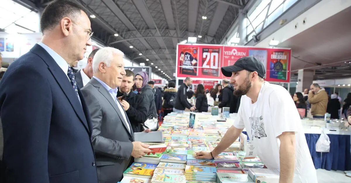 Genç Gazete Bursa Kitap Fuarı Ziyaretçilerine Kapılarını Açtı 3