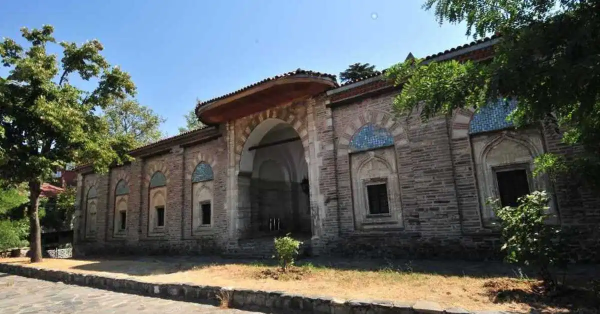 Genç Gazete Bursa’da 600 Yıllık Bir Medrese Nasıl Türk İslam Sanatına Açılan Bir Müzeye Dönüştü 2