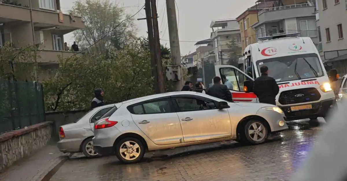 Genç Gazete İnegöl’de Bastonlu Kavga! Bir Kişi Başına Aldığı Darbe Ile Yaralandı