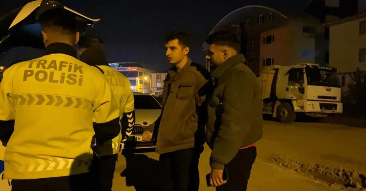Genç Gazete İnegöl'de Ehliyetsiz Sürücünün Savunması Polisleri Şaşkına Çevirdi