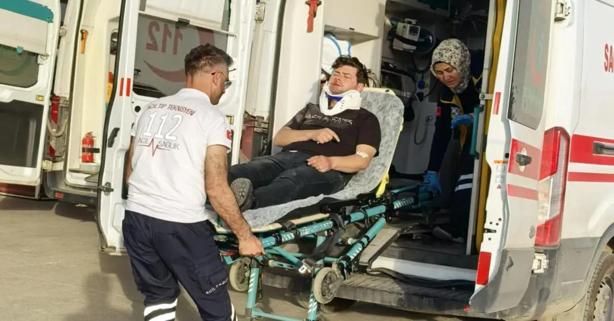 Genç Gazete İnegöl’de Kontrolden Çıkan Motosiklet, Önündeki Araca Çarptı 1