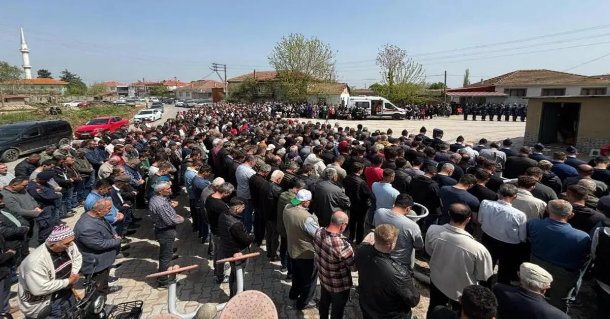 Genç Gazete Siirt'te Hayatını Kaybeden Astsubay Memleketi Bursa'da Son Yolculuğuna Uğurlandı 2