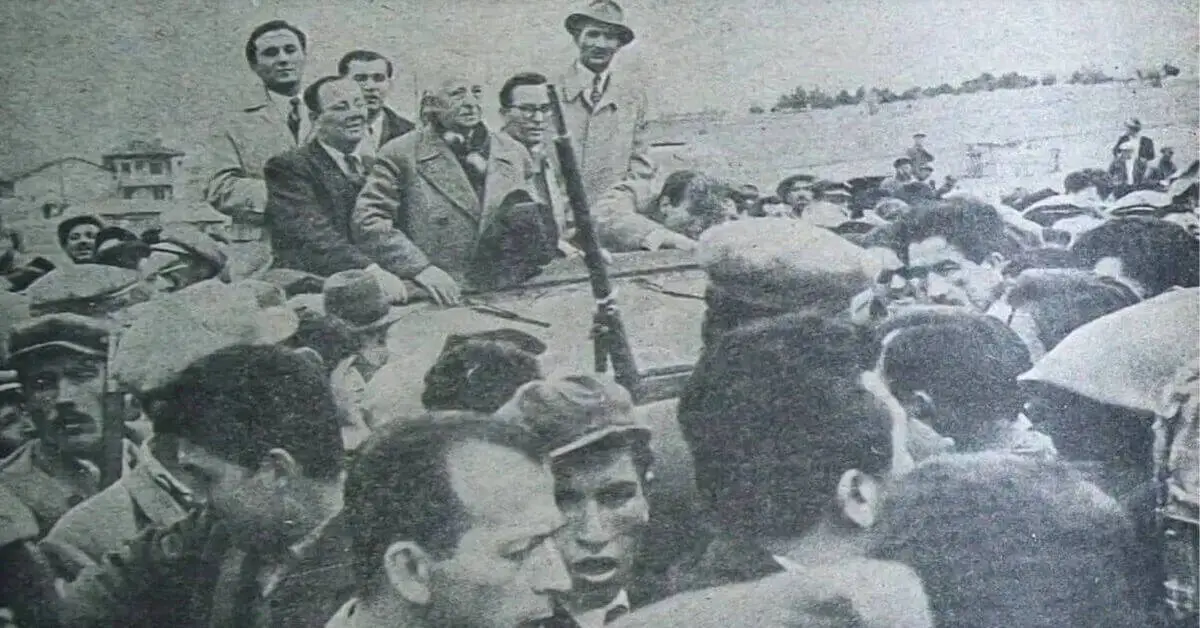 Genç Gazete Türkiye'nin Varlığı Dünyaya Bildirildi! Aynı Zamanda Türkiye’de Çalkantılı Günler Yaşandı! 30 Nisan Tarihte Bugün 10