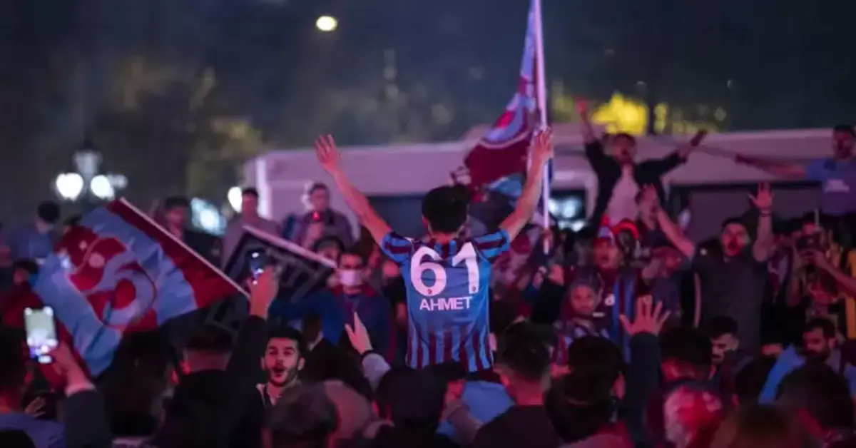 Genç Gazete Türkiye'nin Varlığı Dünyaya Bildirildi! Aynı Zamanda Türkiye’de Çalkantılı Günler Yaşandı! 30 Nisan Tarihte Bugün 22