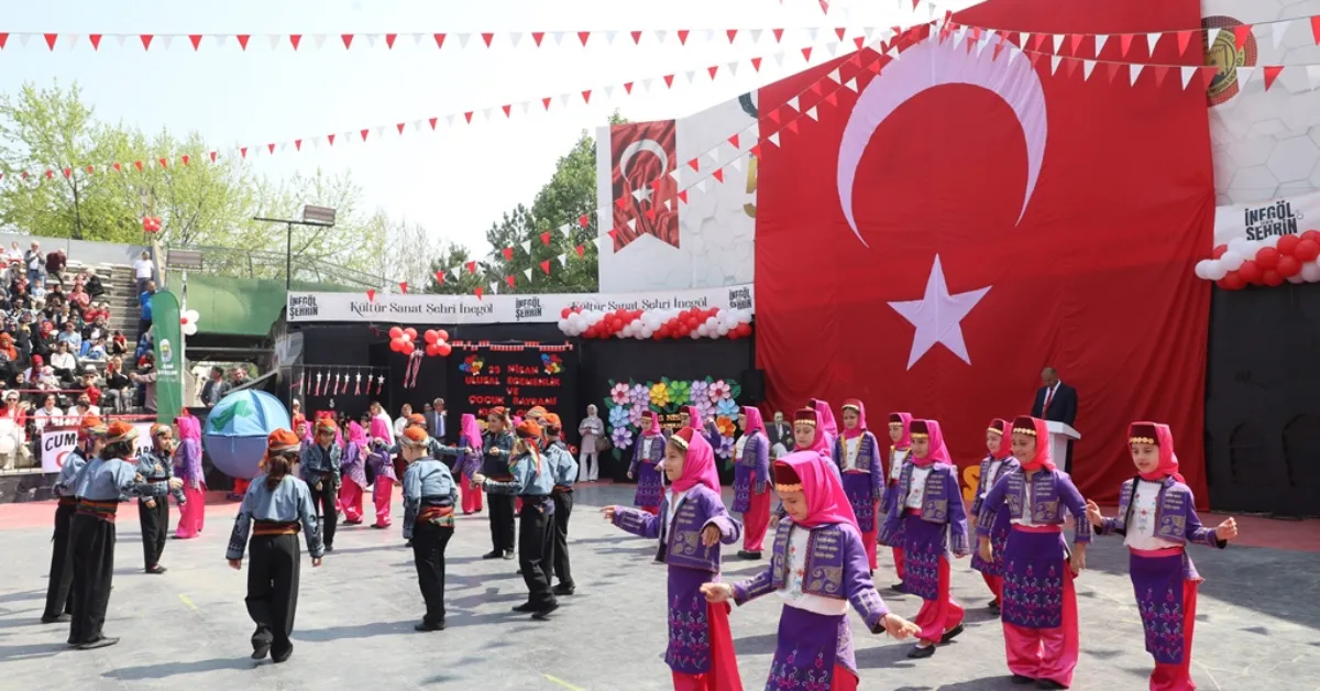 İnegöl 23 Nisan Ulusal Egemenlik Ve Çocuk Bayramı'nı Coşkuyla Kutladı (7)