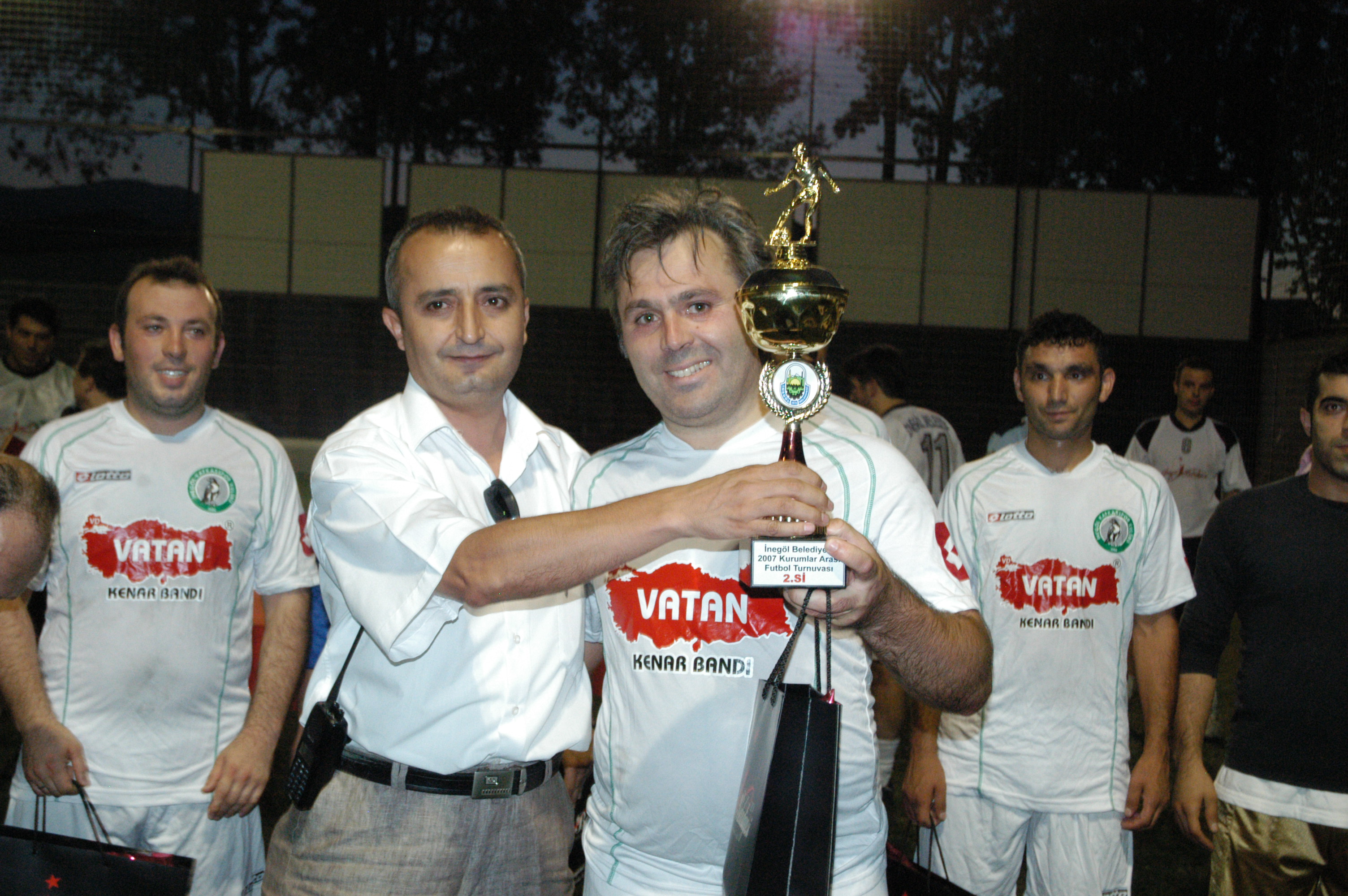 İnegöl’de Kurumlar Arası Halı Saha Turnuvası Sona Erdi 2007 Arsiv Haber (3)