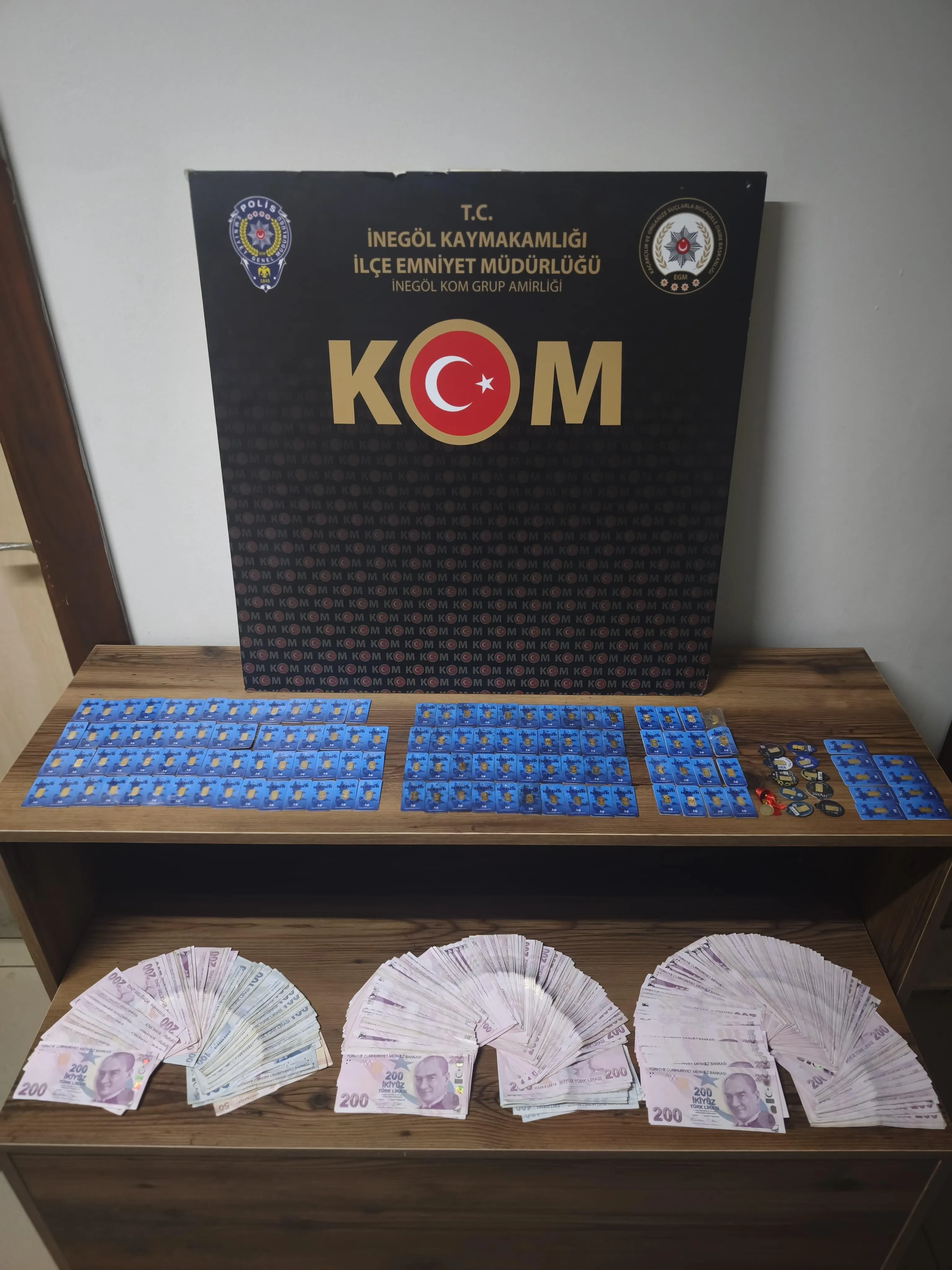 İnegöl'de Kuyumculara Sahte Altın Satan Şüpheliler Yakalandı (2)