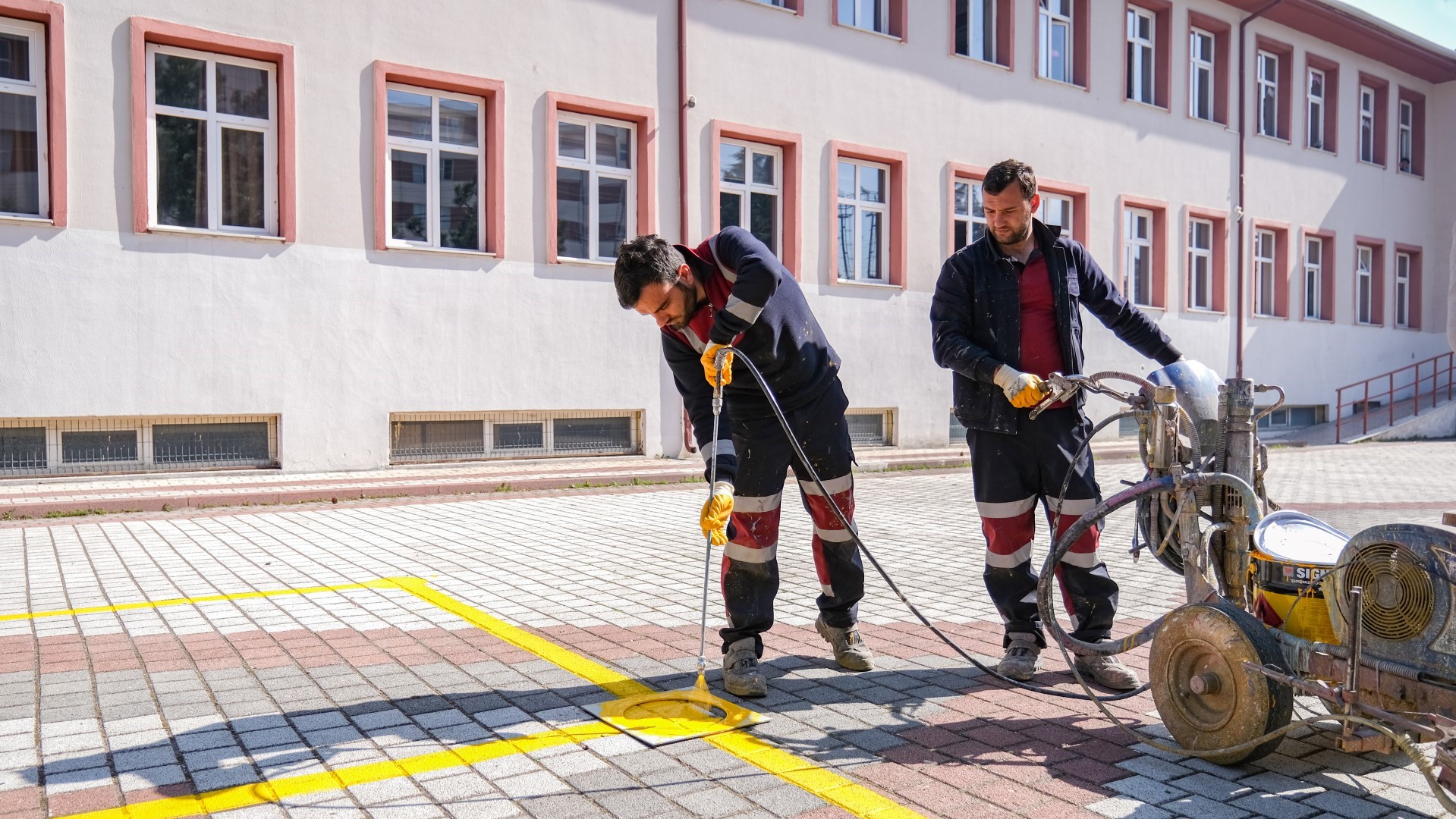 İnegöl’de Okul Bahçeleri Renkleniyor (5)
