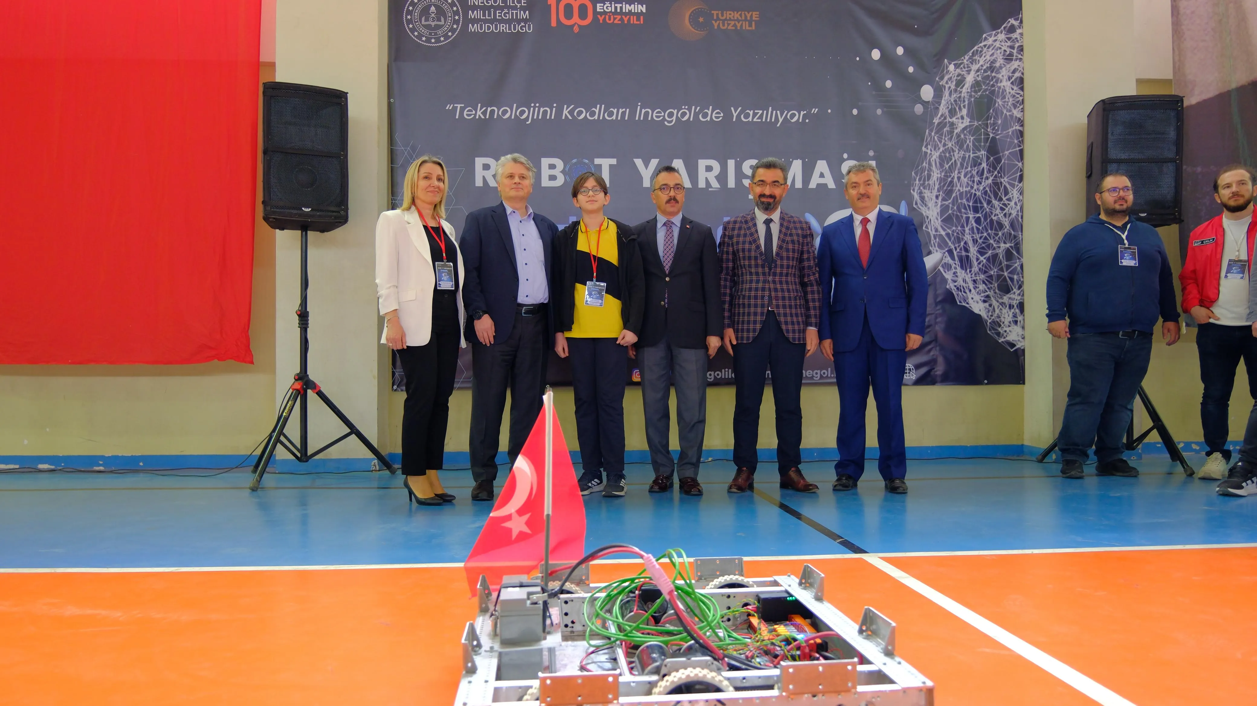 İnegöl’de Robotlar Yarıştı, Gençler Geleceğe Yön Verdi! (2)