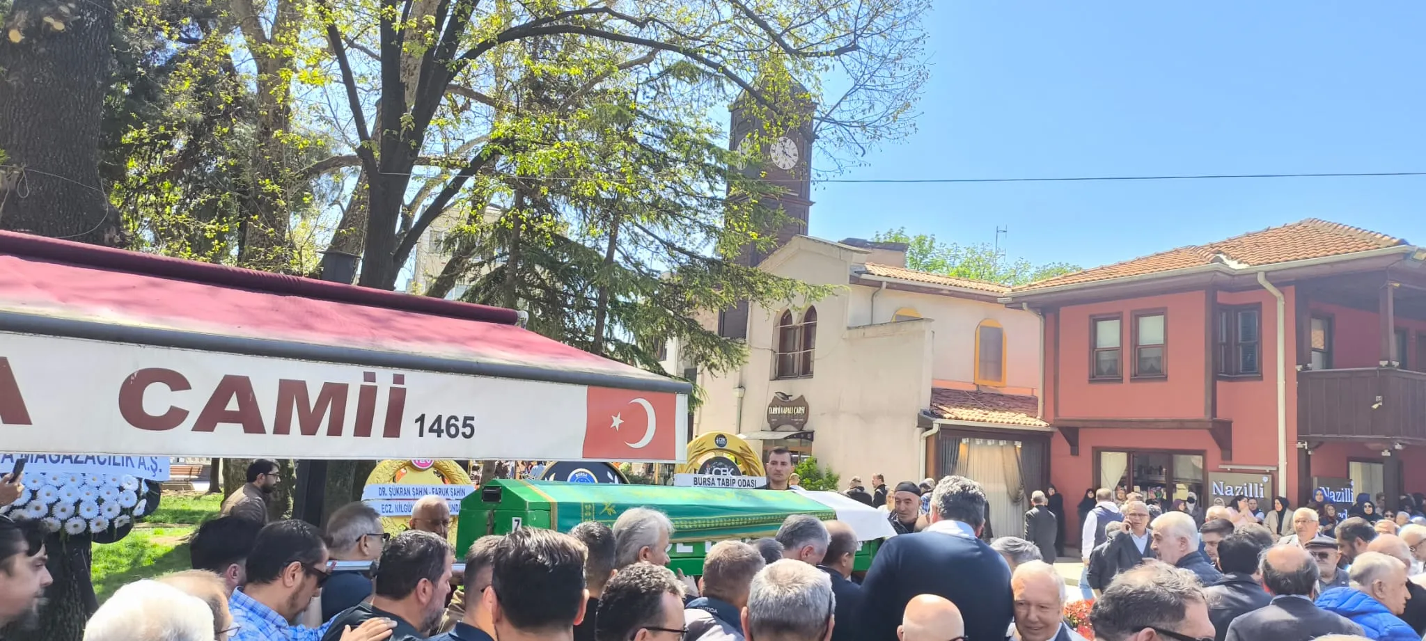 İnegöl’ün Sevilen Doktoru Turgut Kavaklı Son Yolculuğuna Uğurlandı