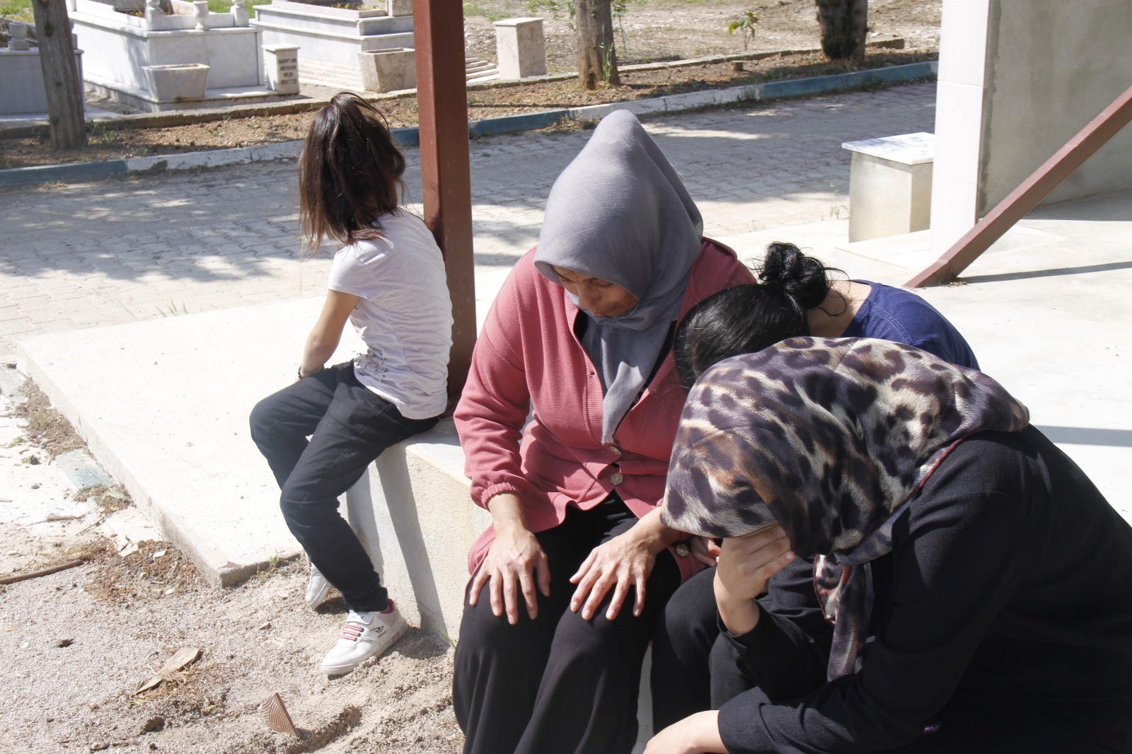 Su Kanalında Ölü Bulunan 13 Yaşındaki Sefa, Gözyaşlarıyla Toprağa Verildi (4)