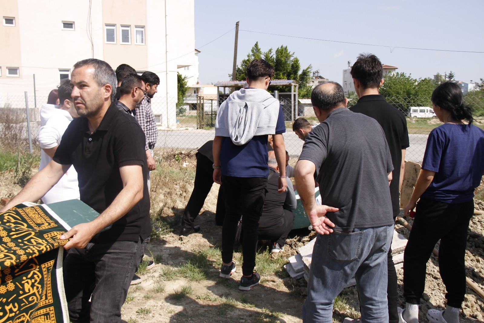 Su Kanalında Ölü Bulunan 13 Yaşındaki Sefa, Gözyaşlarıyla Toprağa Verildi (5)
