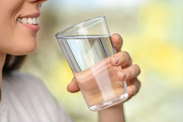 Su Zehirlenmesi Nedir Belirtileri Nelerdir Kac Litrede Olur Tedavisi