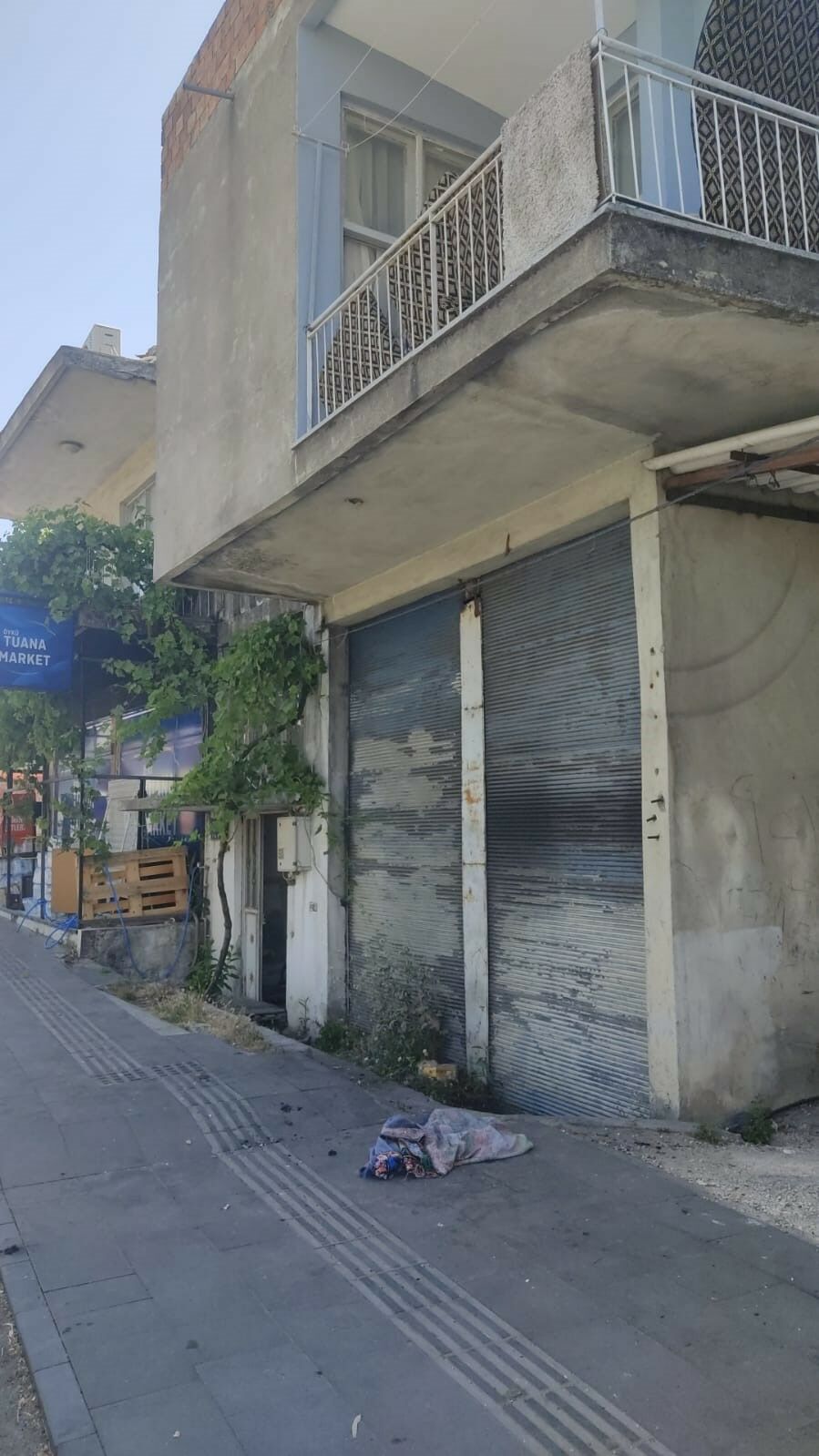 Balkondan Düşen 2 Yaşındaki Çocuk Hayatını Kaybetti