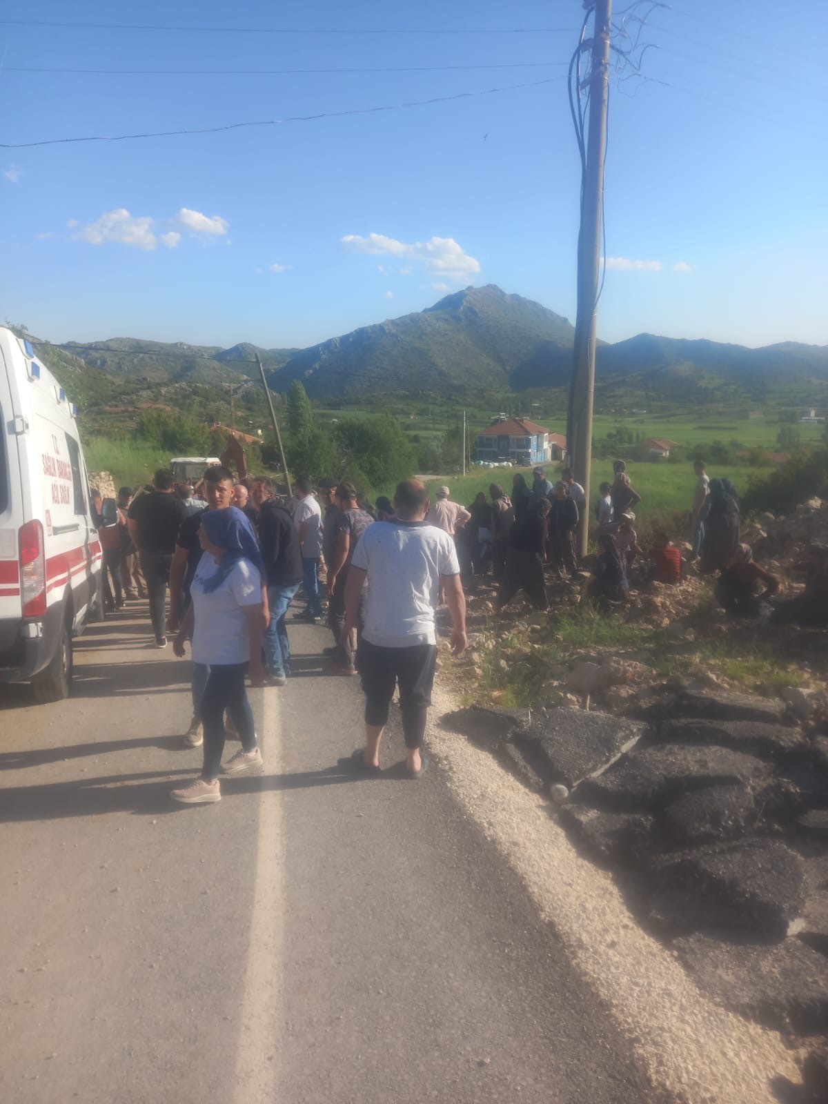 Burdur’da Traktör Kazası 11 Yaşındaki Edanur Hayatını Kaybetti, 4 Yaralı (1)
