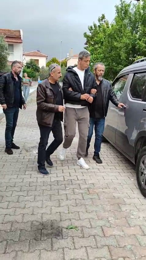 Bursa'da 37 Yıl 4 Ay Hapis Cezasıyla Aranan Firari Yakalandı! (1)