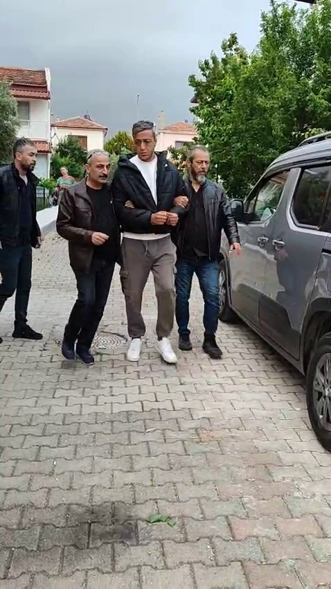 Bursa'da 37 Yıl 4 Ay Hapis Cezasıyla Aranan Firari Yakalandı! (2)