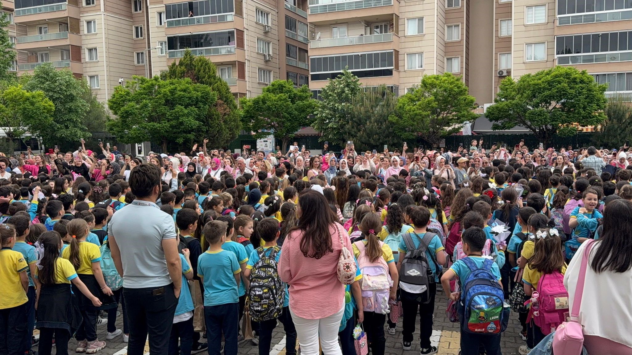 Bursa'da Bin 100 Öğrenciden Anneleri Ağlatan Sürpriz (2)