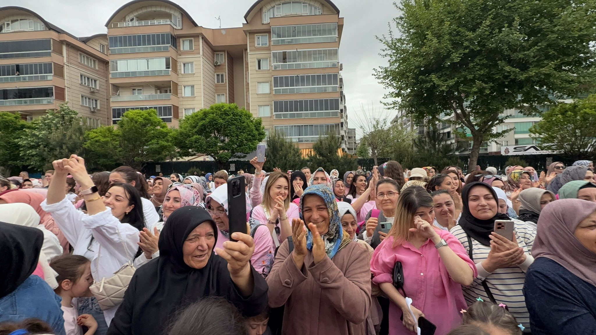 Bursa'da Bin 100 Öğrenciden Anneleri Ağlatan Sürpriz (4)