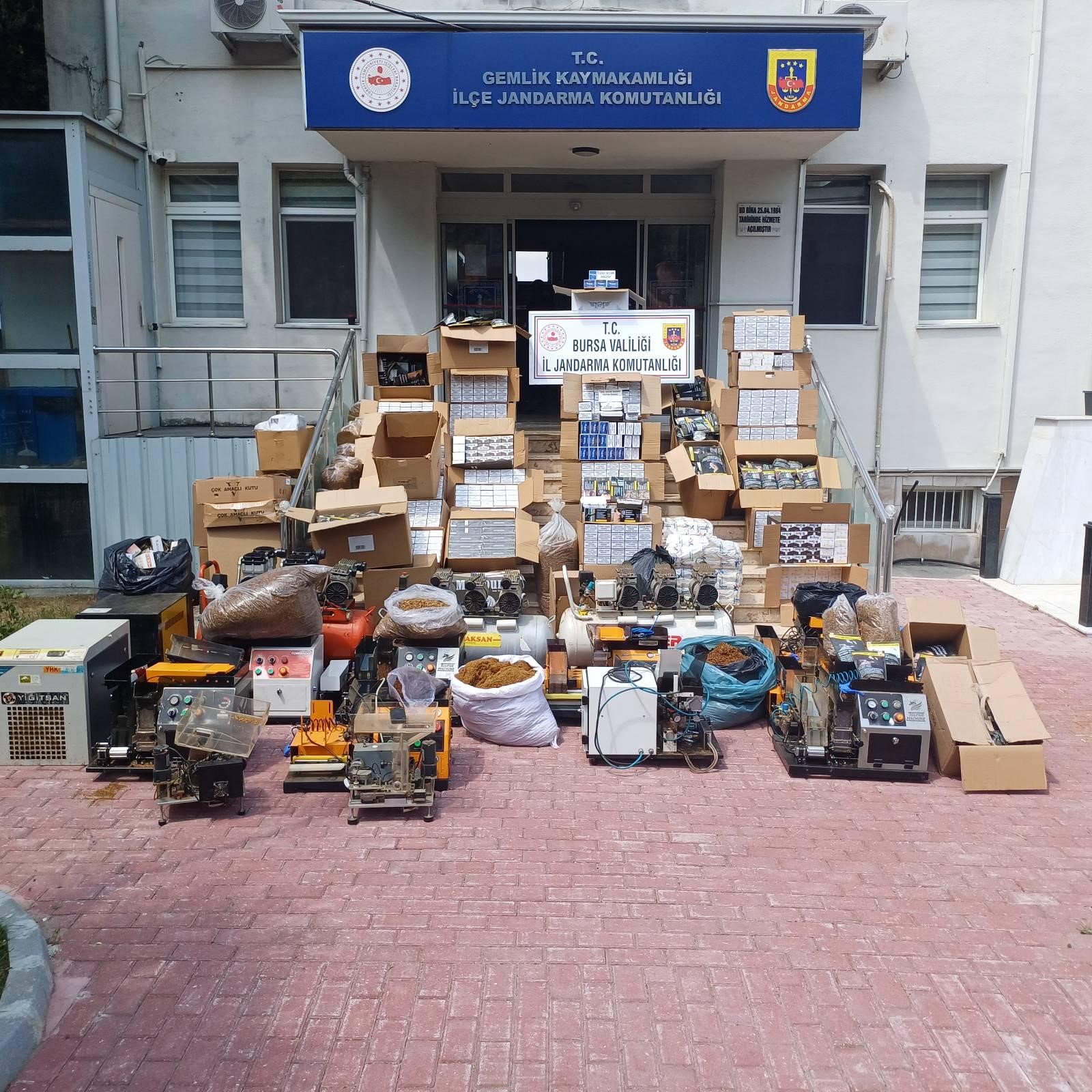 Bursa'da Kaçak Sigara Operasyonu 4 Gözaltı (1)