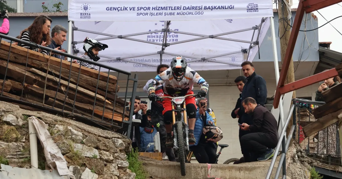 Bursa’da Türkiye’nin İlk Urban Downhill Yarışı Nefes Kesti (2)