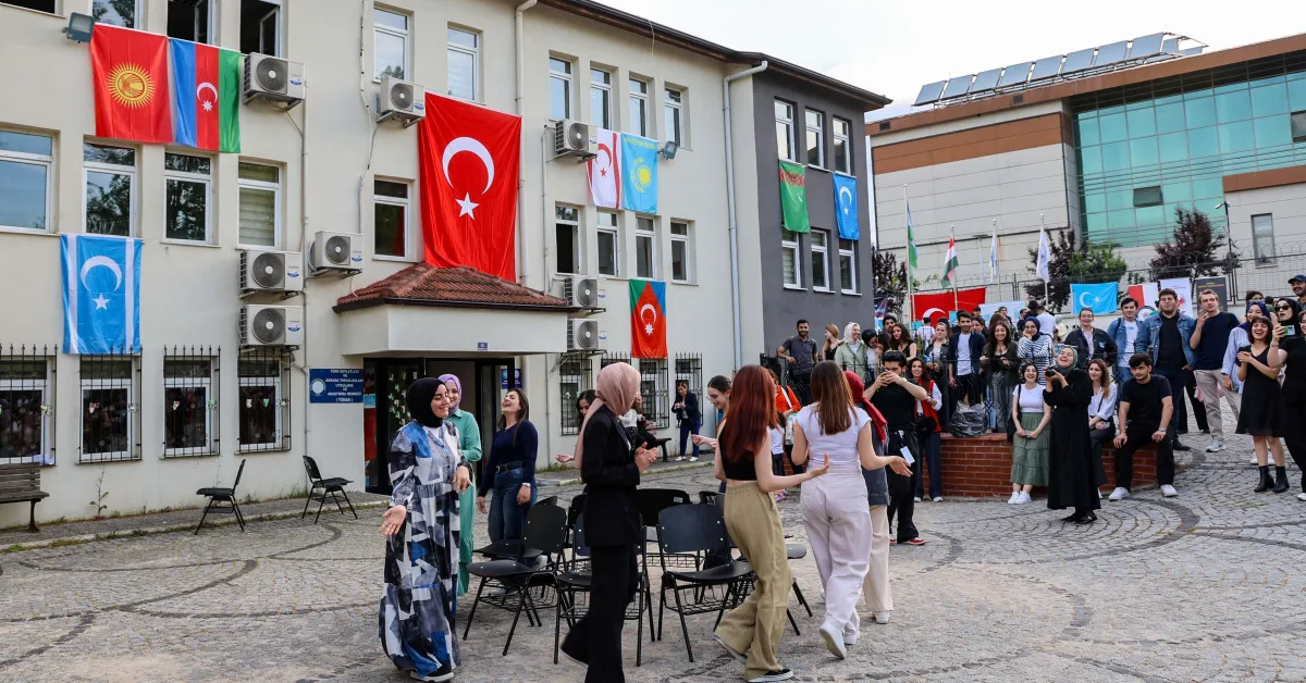 Buü’de Hıdırellez Coşkusu Öğrenciler Baharın Gelişini Şenliklerle Kutladı (3)