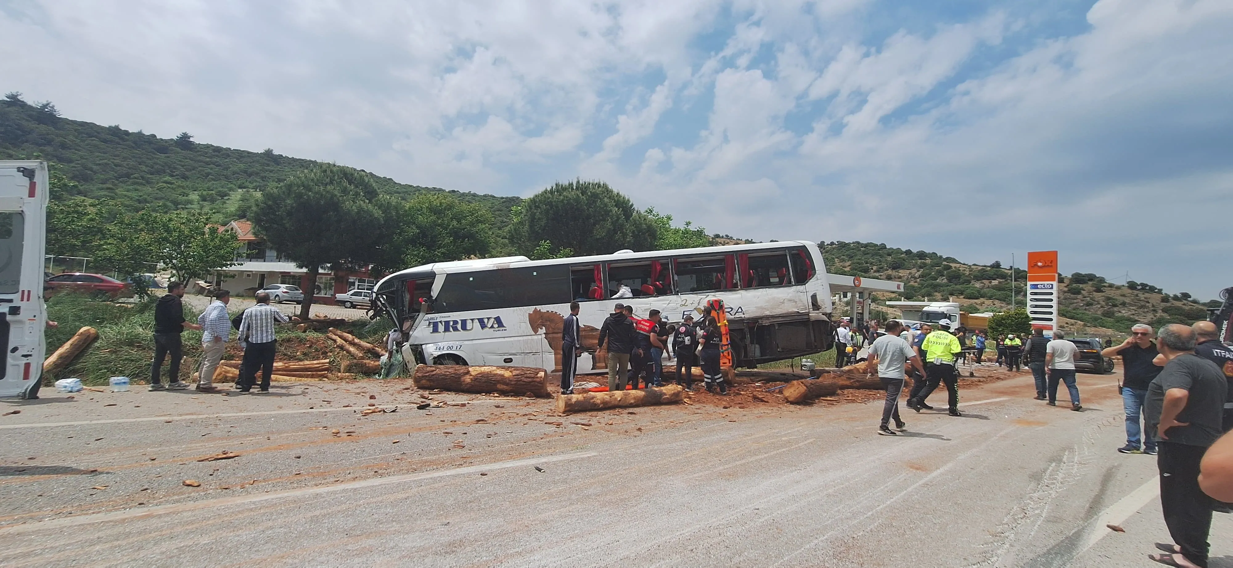 Çanakkale'de Katliam Gibi Kaza Çok Sayıda Ölü Ve Yaralı Var! (2)