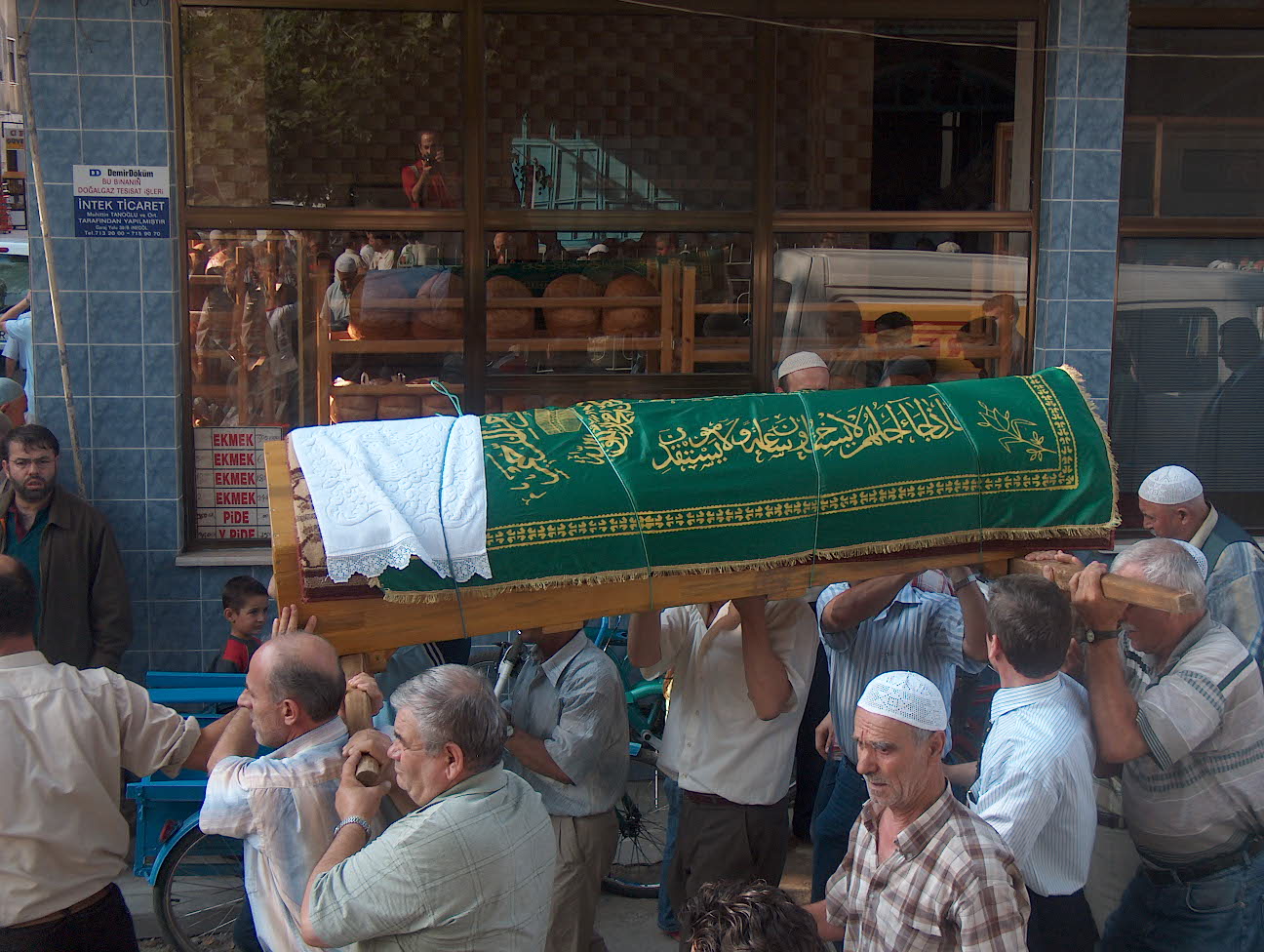 Cenaze Geçerken Ayağa Kalkmak Gencgazete (9)