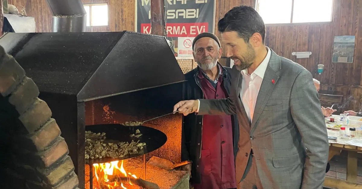 Dualı Güveçlerden Yemek Için Akın Akın Geliyorlar (2)
