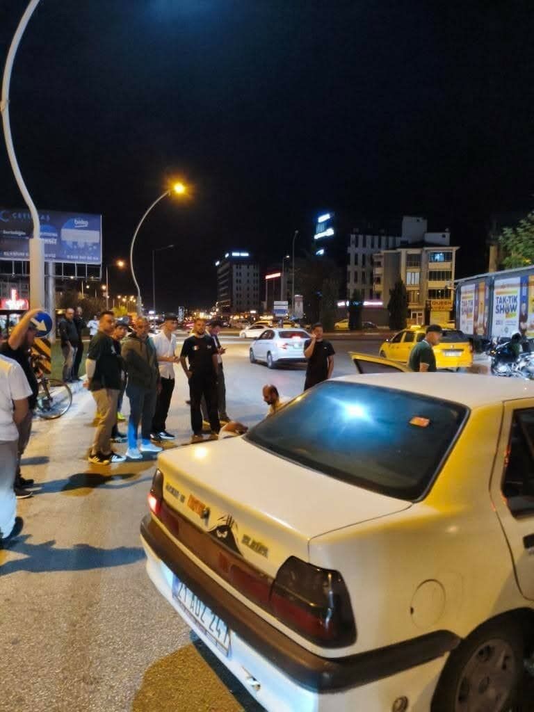 Elazığ’da 2 Otomobil Kafa Kafaya Çarpıştı 2 Yaralı (1)